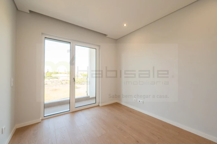 Apartamento T3 para Venda em Carcavelos e Parede Foto 17