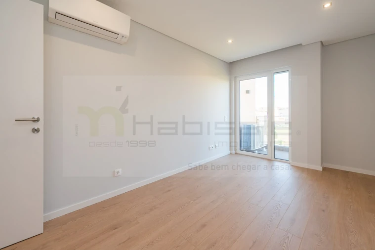 Apartamento T3 para Venda em Carcavelos e Parede Foto 22