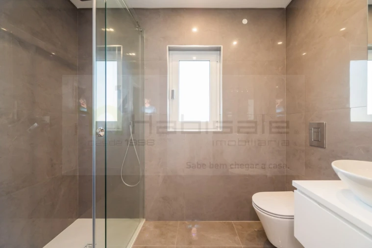 Apartamento T3 para Venda em Carcavelos e Parede Foto 29