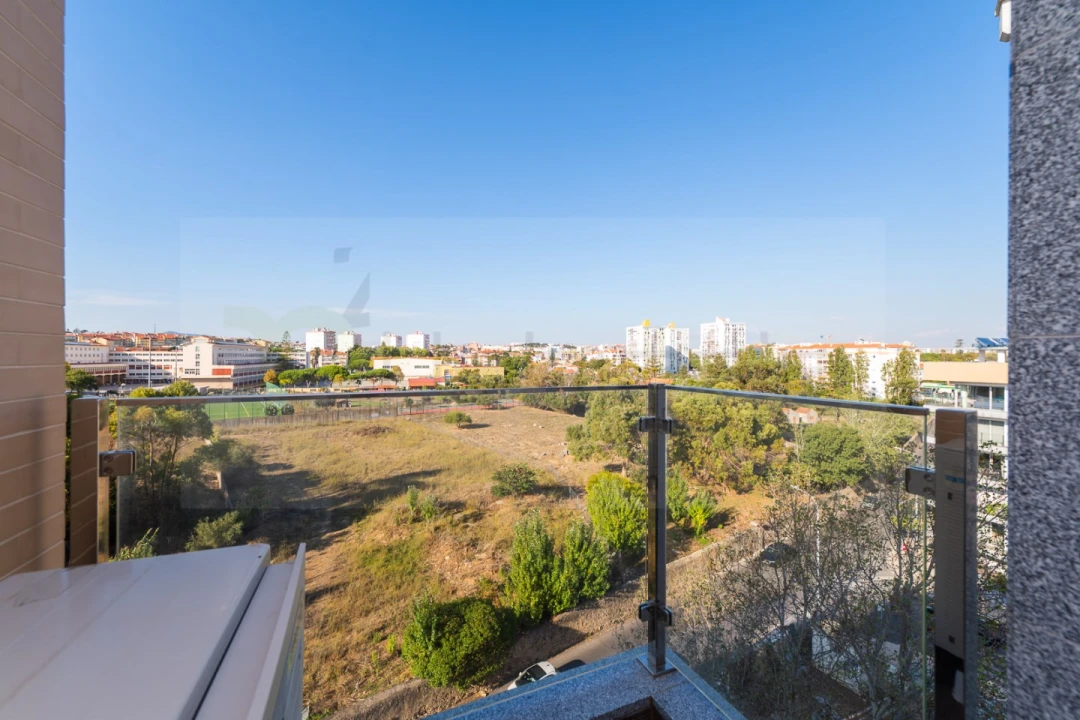 Apartamento T3 para Venda em Carcavelos e Parede Foto 13