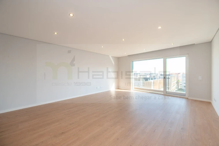 Apartamento T3 para Venda em Carcavelos e Parede