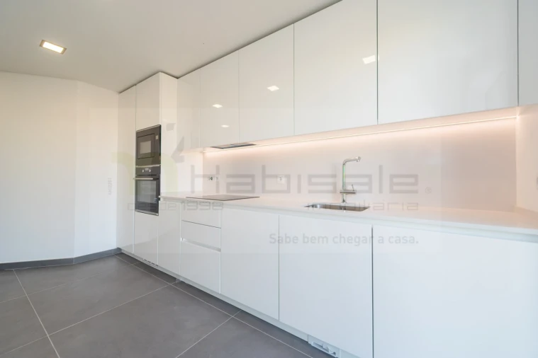 Apartamento T3 para Venda em Carcavelos e Parede Foto 9