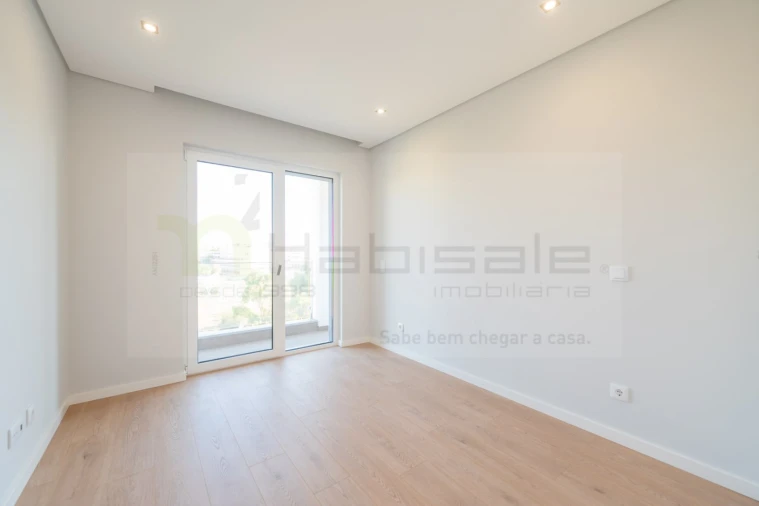 Apartamento T3 para Venda em Carcavelos e Parede Foto 16