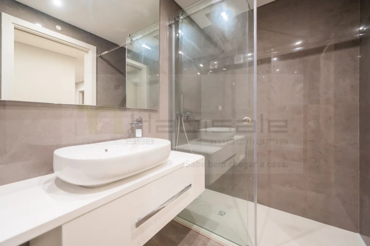 Apartamento T3 para Venda em Carcavelos e Parede Foto 13