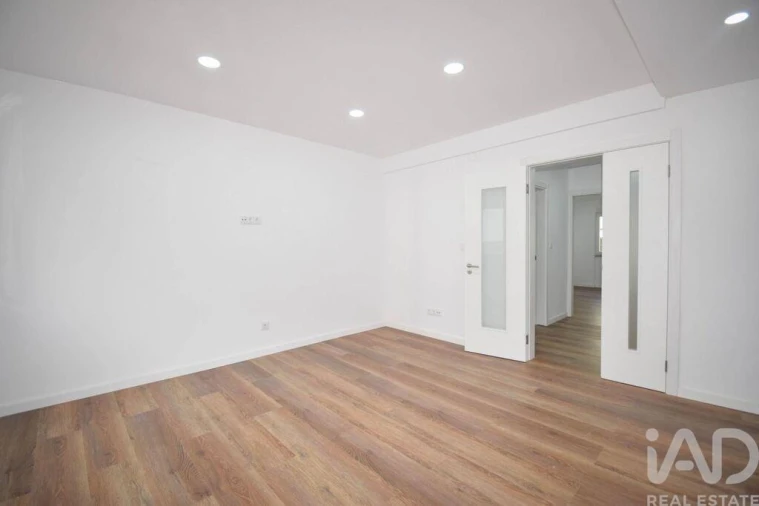 Apartamento T2 para Venda em Seixal, Arrentela e Aldeia de Paio Pires Foto 3