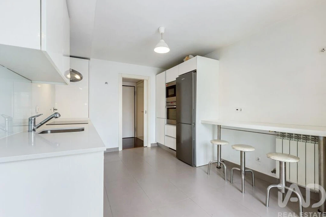 Apartamento T2 para Arrendamento em Lumiar Foto 3