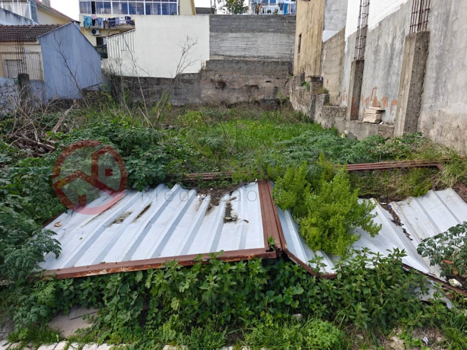 Terreno para Venda em Pontinha e Famões Foto 1