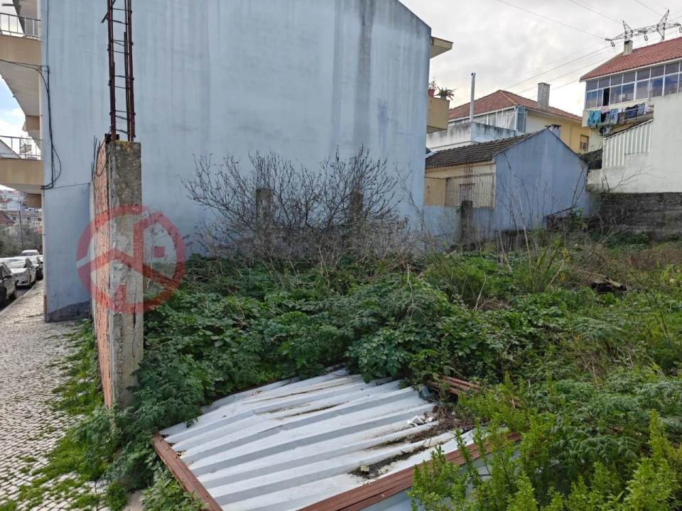 Terreno para Venda em Pontinha e Famões Foto 3
