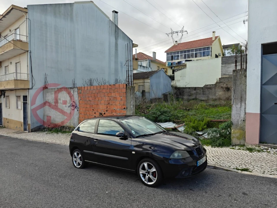 Terreno para Venda em Pontinha e Famões Foto 4