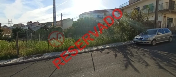 Terreno para Venda em Pontinha e Famões