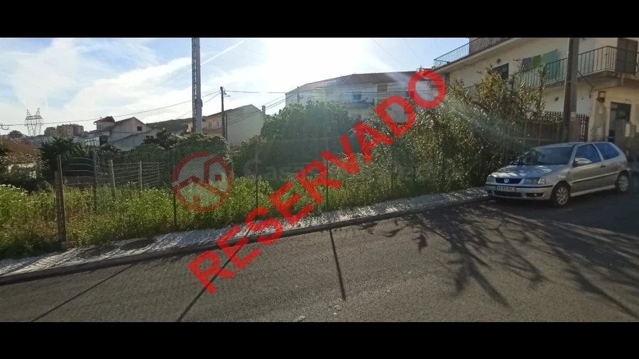 Terreno para Venda em Pontinha e Famões