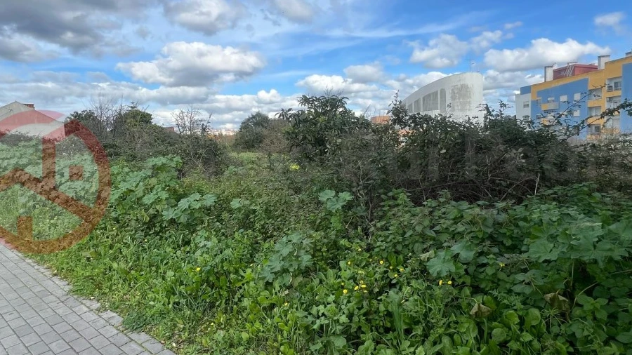 Terreno para Venda em Seixal, Arrentela e Aldeia de Paio Pires