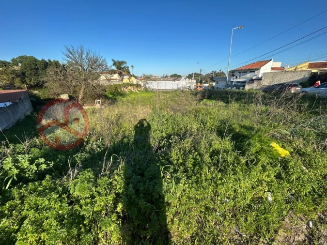 Terreno para Venda em Charneca de Caparica e Sobreda Foto 3