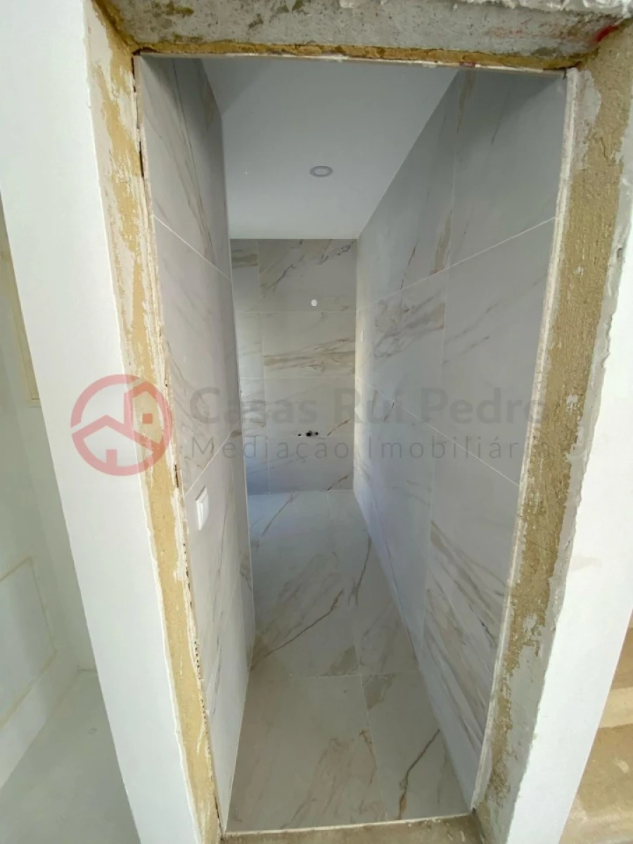 Terreno para Venda em Charneca de Caparica e Sobreda Foto 12