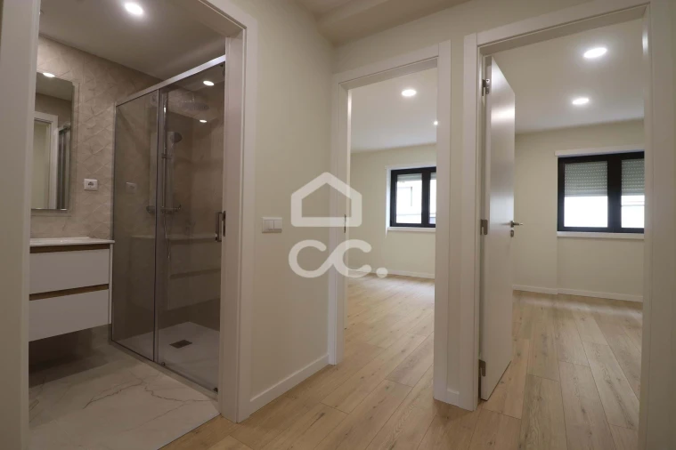 Apartamento T2 para Venda em Sé Nova, Santa Cruz, Almedina e São Bartolomeu Foto 12