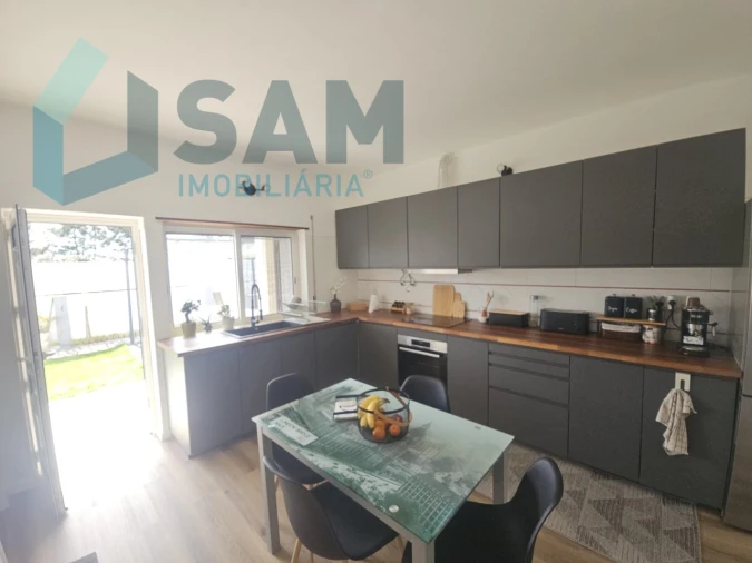 Moradia T4 para Venda em Silveira Foto 8