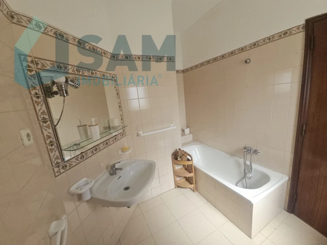 Moradia T4 para Venda em Silveira Foto 11