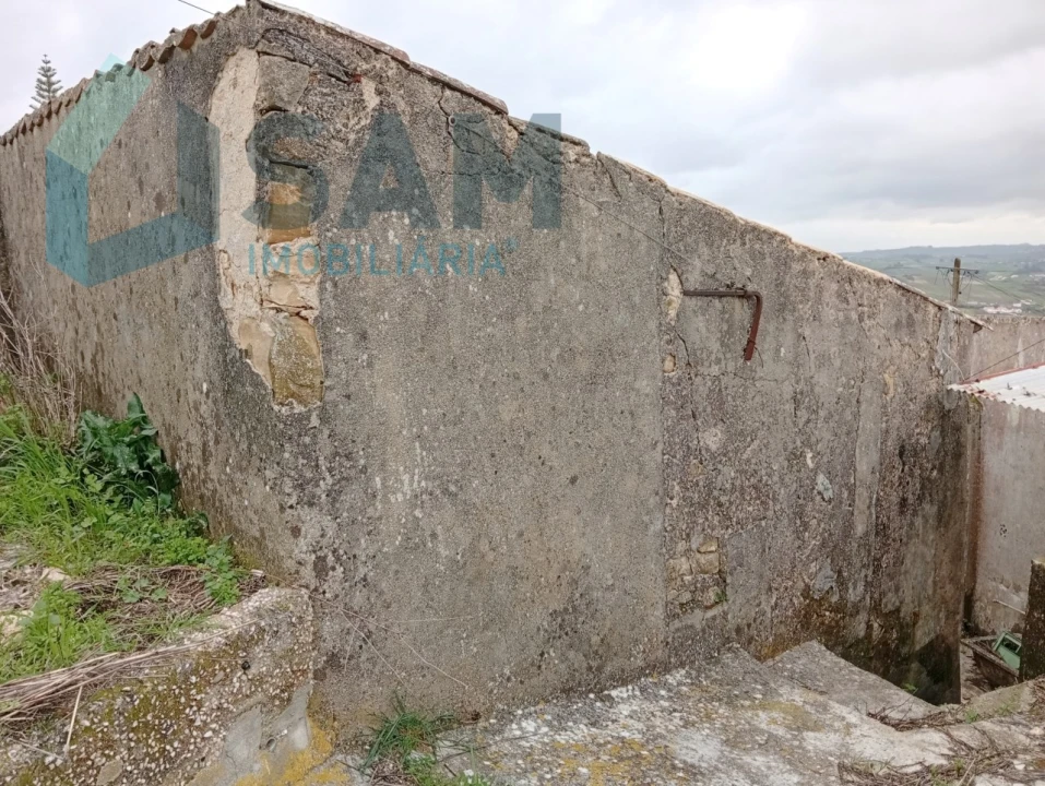 Moradia T1 para Venda em Carvoeira e Carmões Foto 6