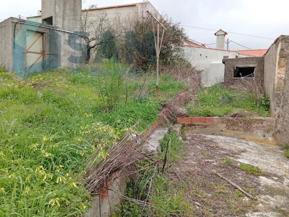 Moradia T1 para Venda em Carvoeira e Carmões Foto 7