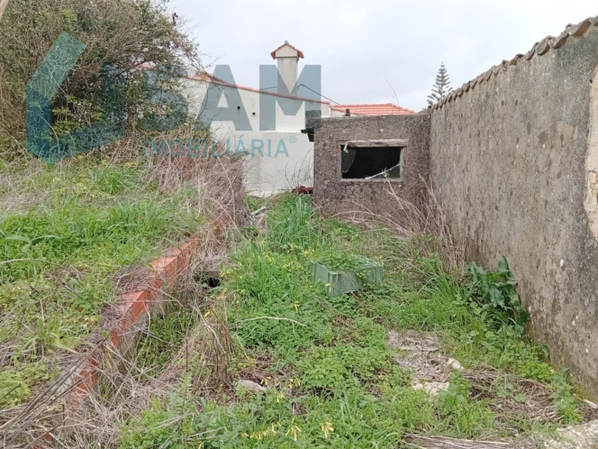 Moradia T1 para Venda em Carvoeira e Carmões Foto 2