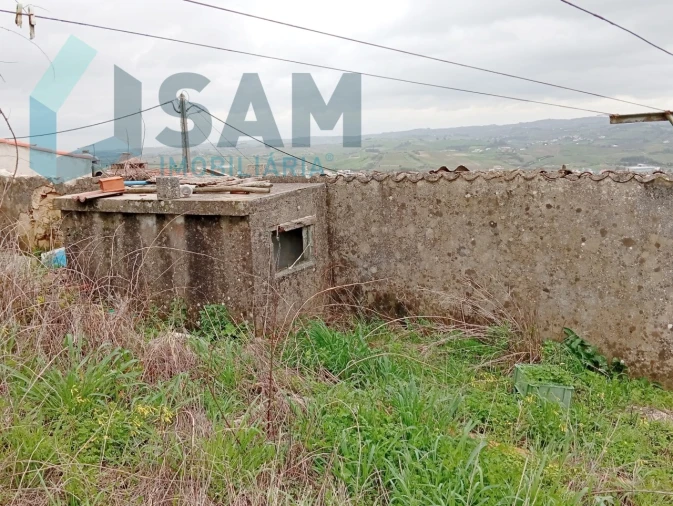 Moradia T1 para Venda em Carvoeira e Carmões Foto 4