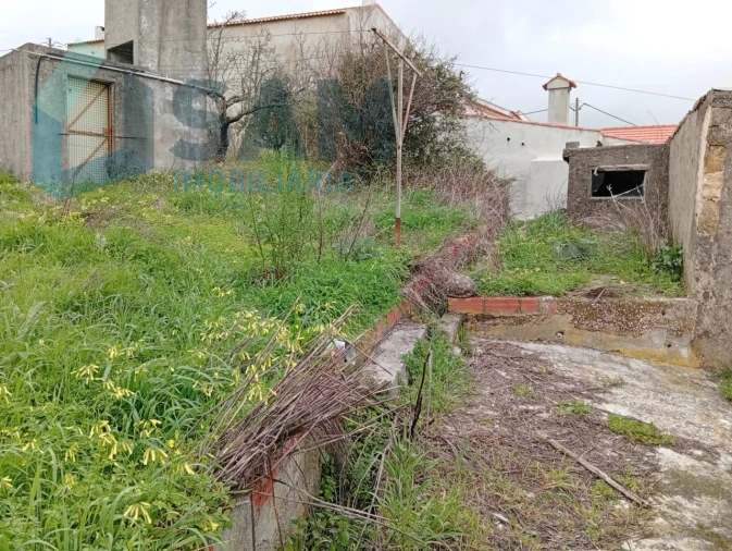 Moradia T1 para Venda em Carvoeira e Carmões Foto 7