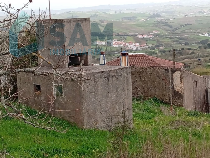 Moradia T1 para Venda em Carvoeira e Carmões Foto 9