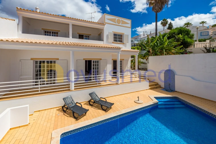 Moradia T3 para Venda em Albufeira e Olhos de Água Foto 1