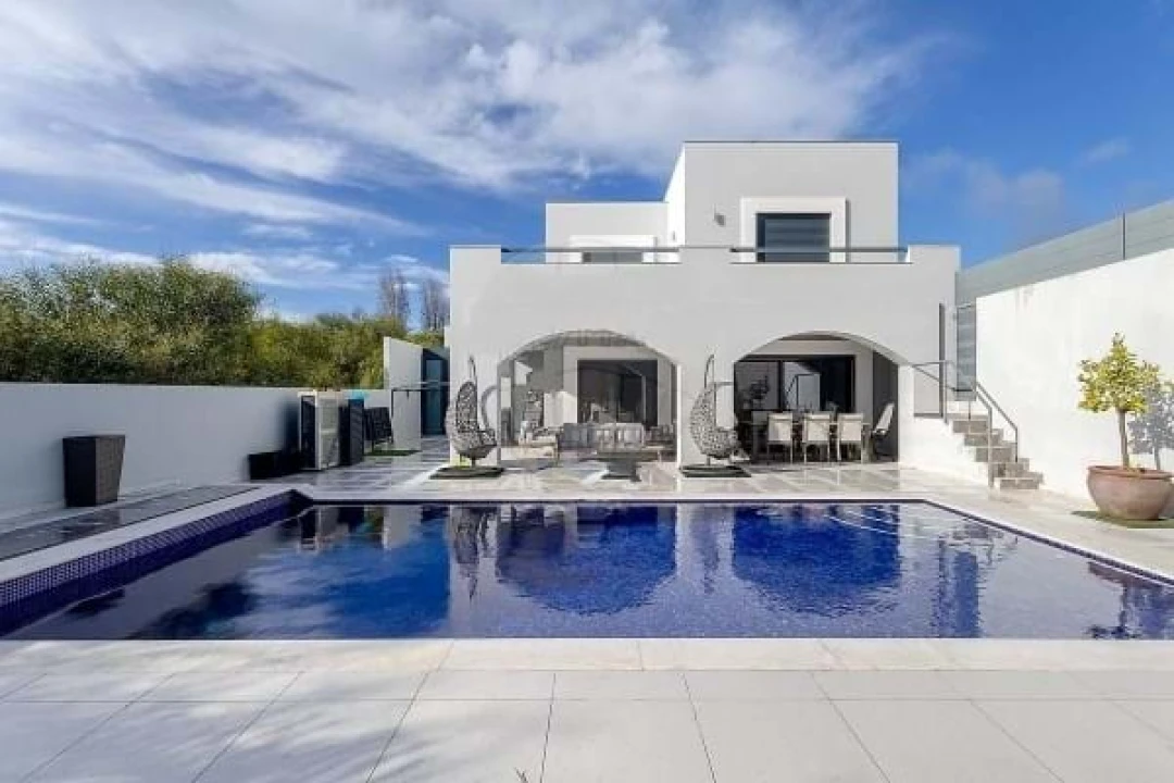 Moradia T4 para Venda em Quarteira Foto 2