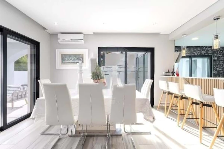 Moradia T4 para Venda em Quarteira Foto 3