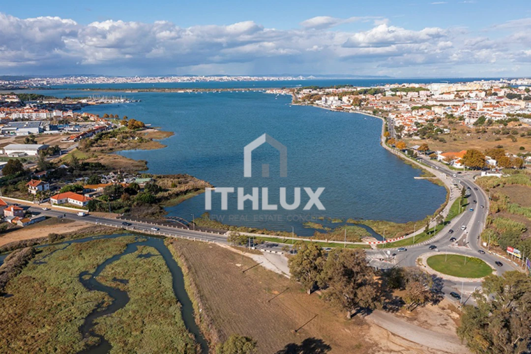 Moradia T4 para Venda em Fernao Ferro Foto 13