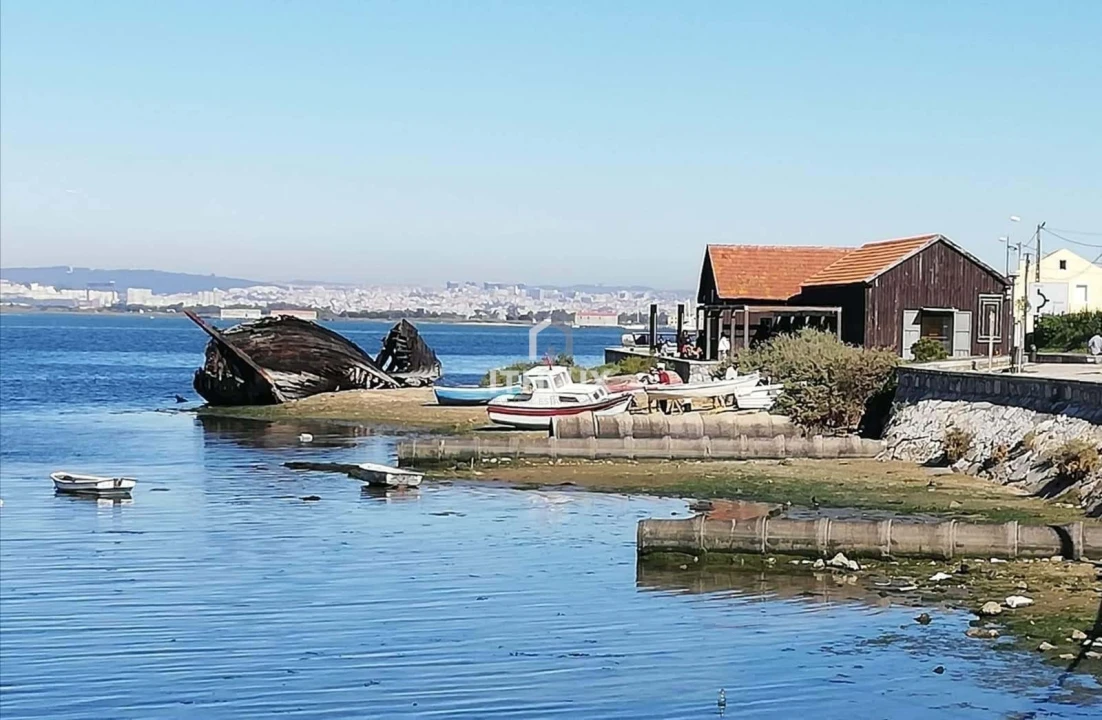 Moradia T4 para Venda em Fernao Ferro Foto 22