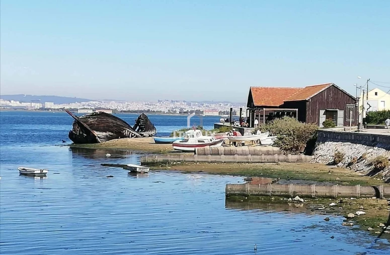 Moradia T4 para Venda em Fernao Ferro Foto 22