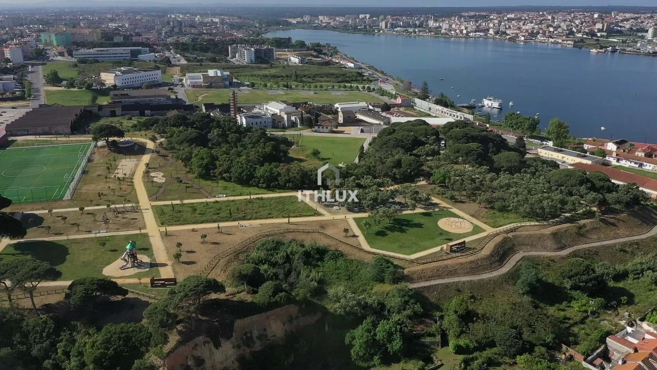 Moradia T4 para Venda em Fernao Ferro Foto 20