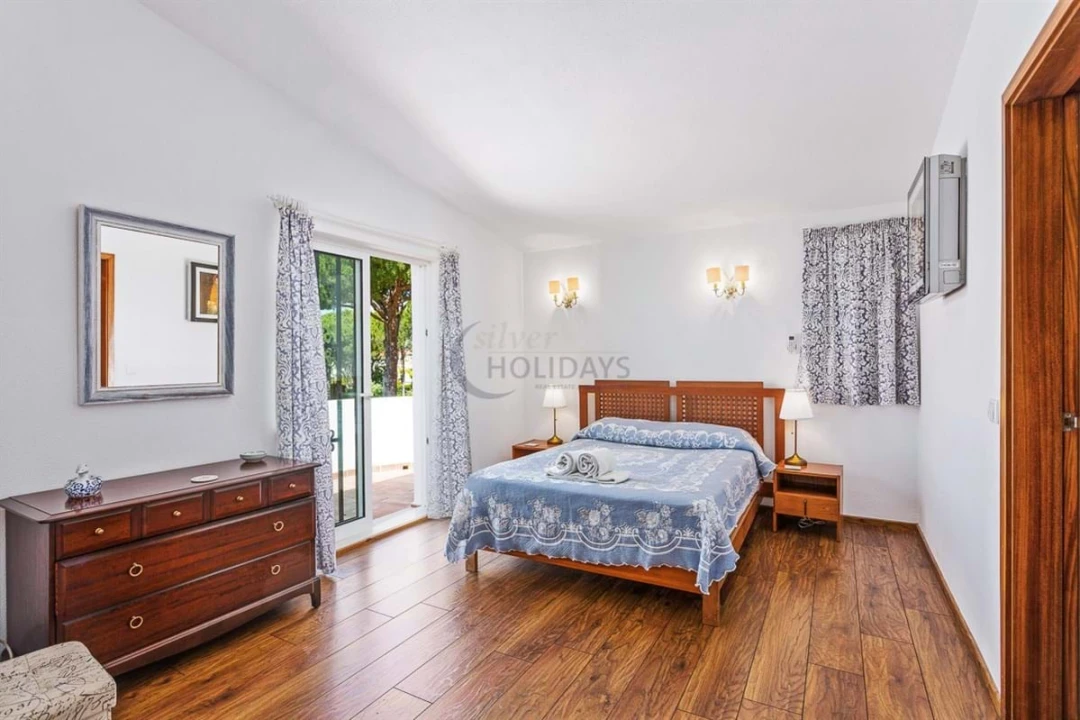 Moradia T4 para Arrendamento férias em Quarteira Foto 12