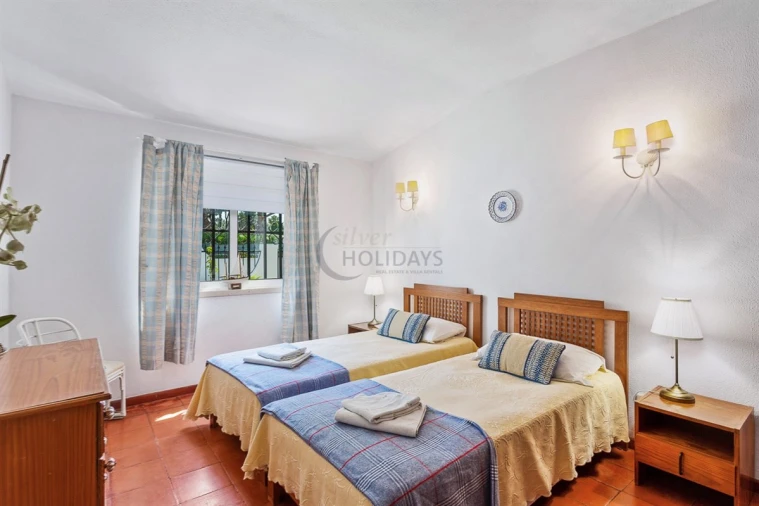 Moradia T4 para Arrendamento férias em Quarteira Foto 10