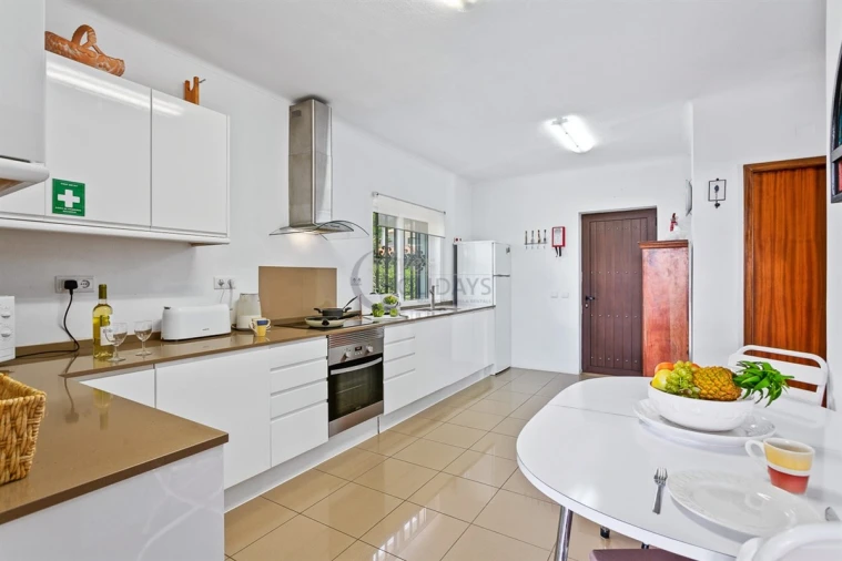 Moradia T4 para Arrendamento férias em Quarteira Foto 8