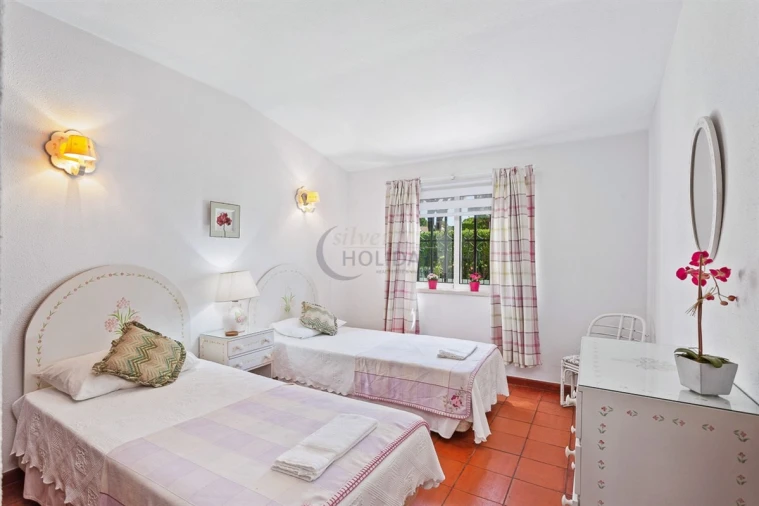 Moradia T4 para Arrendamento férias em Quarteira Foto 14