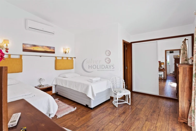 Moradia T4 para Arrendamento férias em Quarteira Foto 15