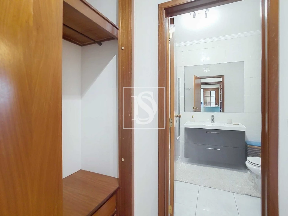 Apartamento T1 para Arrendamento em Pedrouços Foto 14