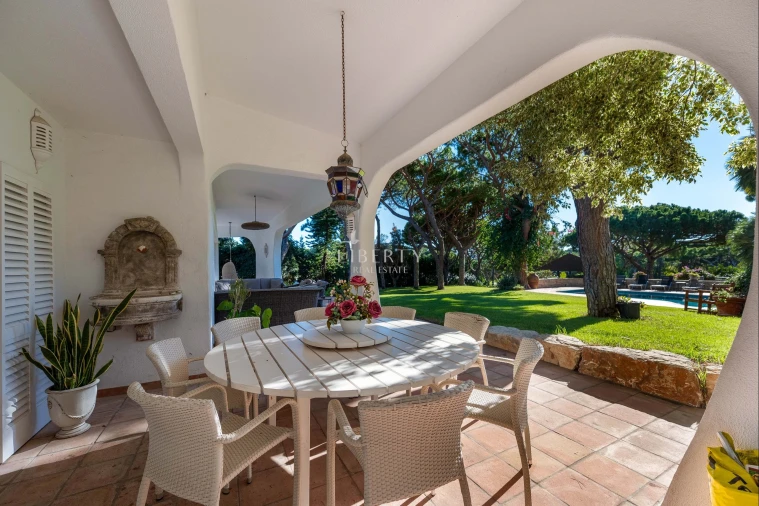 Moradia T6 para Venda em Almancil Foto 16