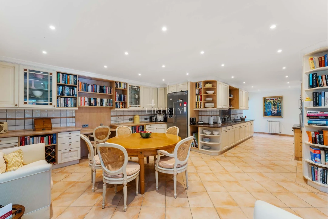 Moradia T6 para Venda em Almancil Foto 18