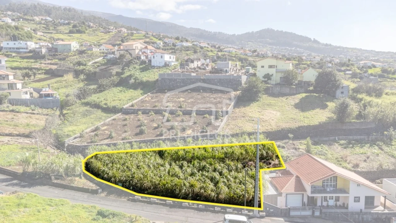 Terreno para Venda em Calheta Foto 2