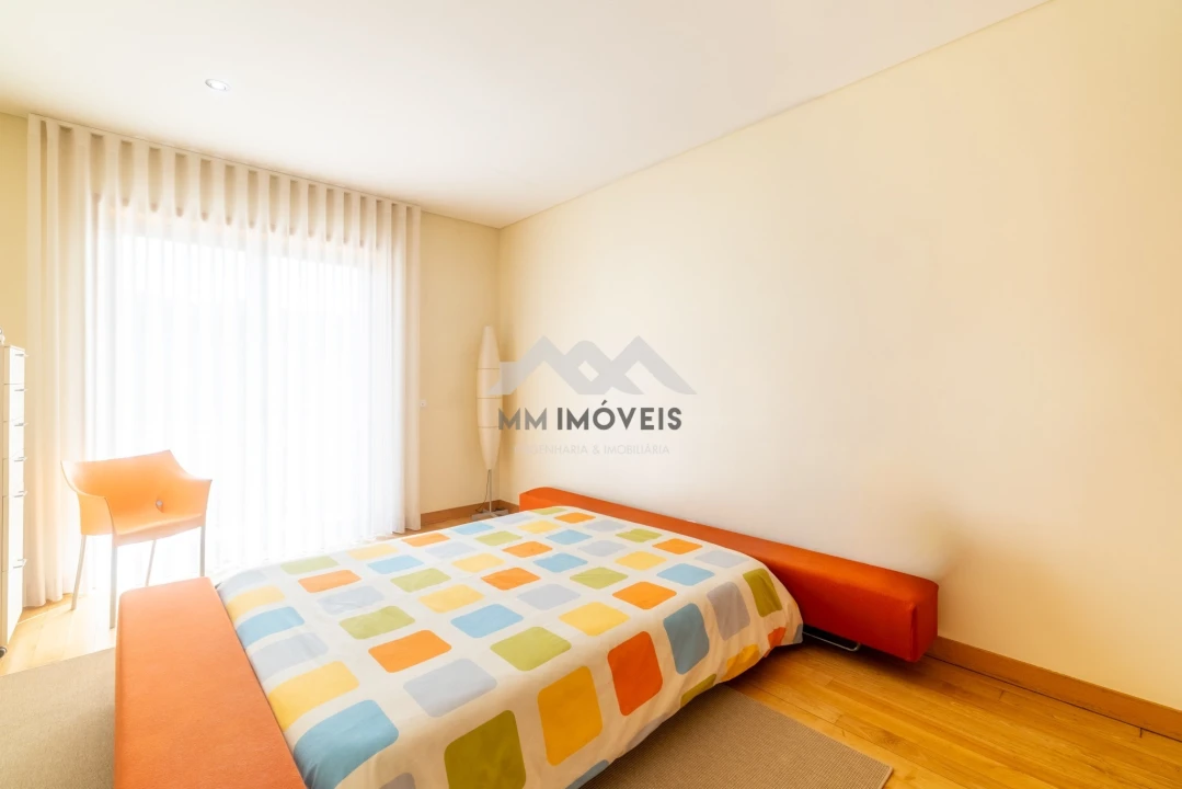 Moradia T6 para Venda em Santa Lucrécia de Algeriz e Navarra Foto 16