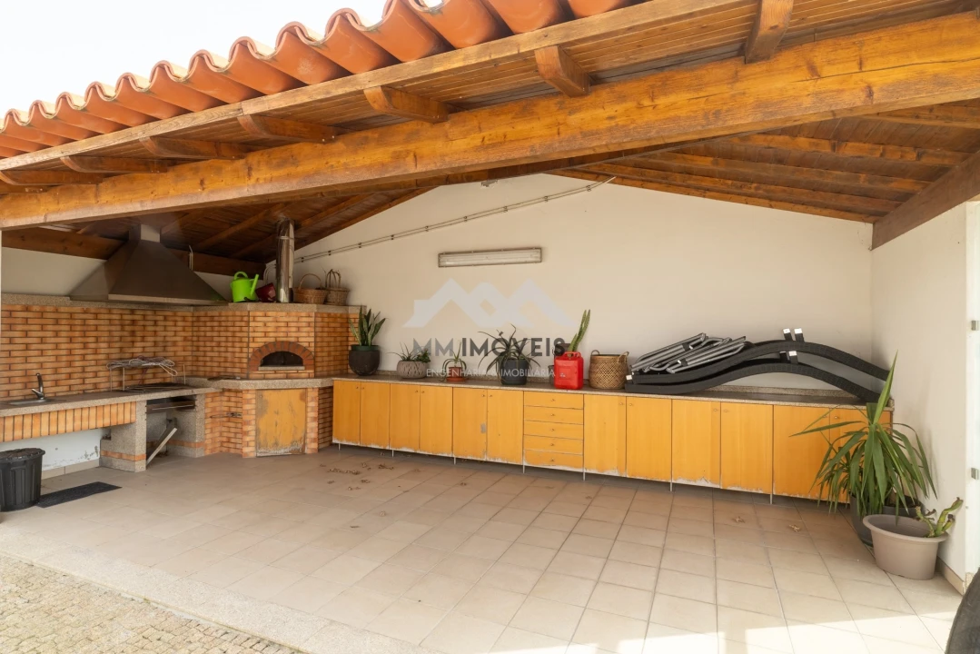 Moradia T6 para Venda em Santa Lucrécia de Algeriz e Navarra Foto 26