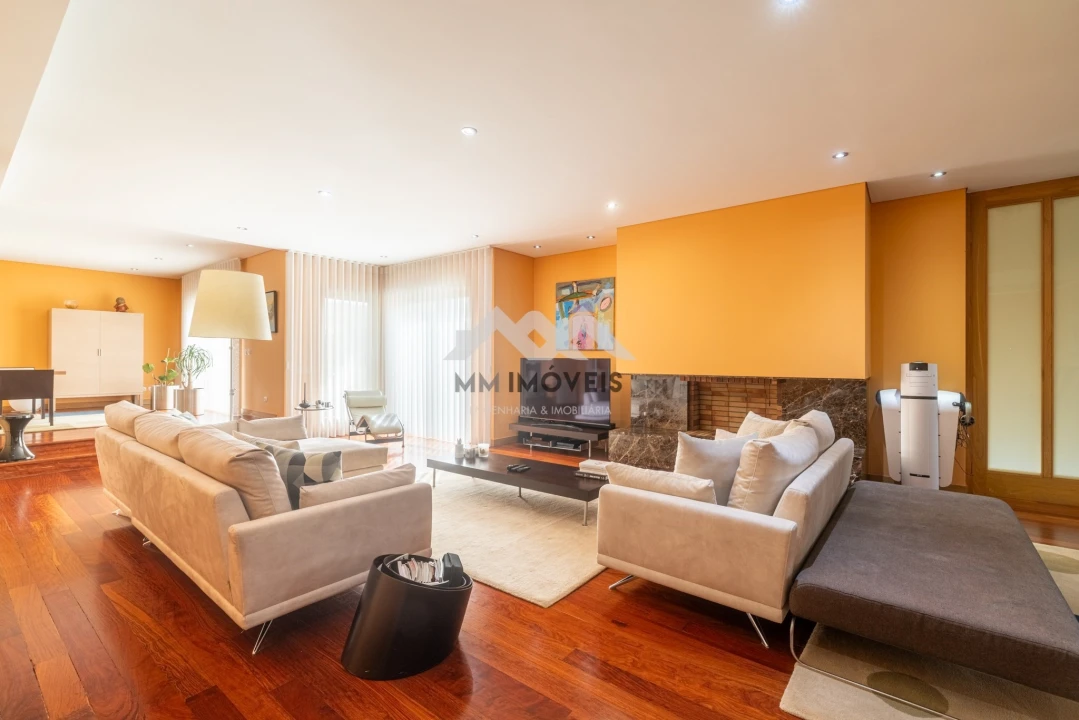 Moradia T6 para Venda em Santa Lucrécia de Algeriz e Navarra Foto 8