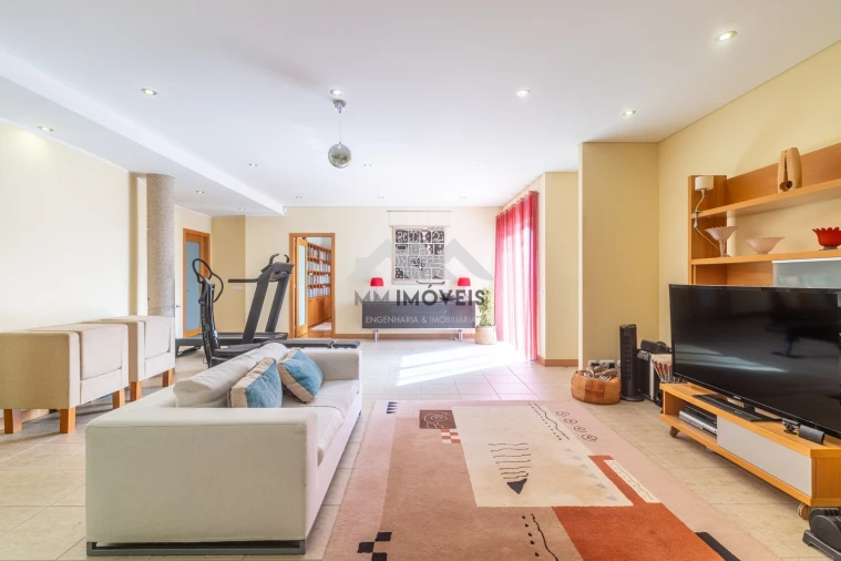 Moradia T6 para Venda em Santa Lucrécia de Algeriz e Navarra Foto 21