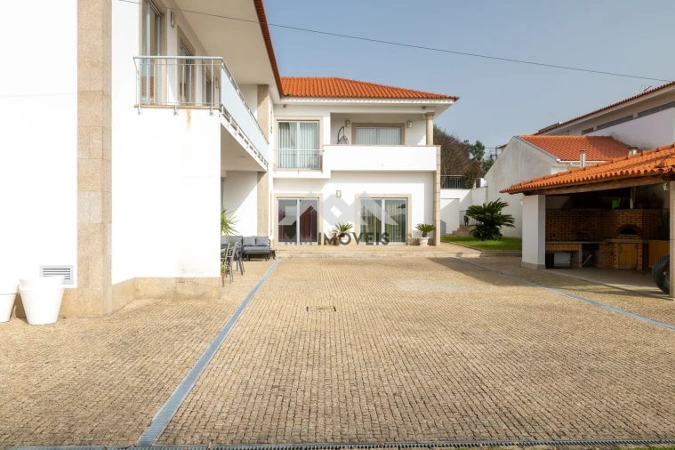 Moradia T6 para Venda em Santa Lucrécia de Algeriz e Navarra Foto 25