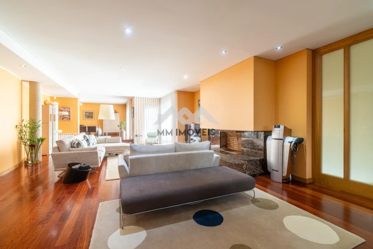 Moradia T6 para Venda em Santa Lucrécia de Algeriz e Navarra Foto 6