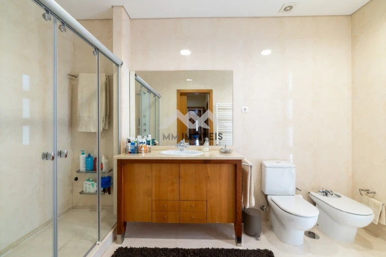 Moradia T6 para Venda em Santa Lucrécia de Algeriz e Navarra Foto 14